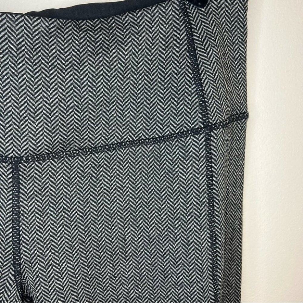Mondetta Chevron Cropped Leggings Size Large - Picture 3 of 10